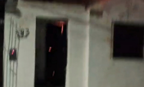 Fogo na Rua Guilherme Aguiar | casa de suspeito por sequestro de bebê é incendida em Vitória da Conquista