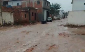 Tempo Agora | chuva alaga Tanhaçu enquanto Vitória da Conquista aguarda temporal previsto pelo INMET
