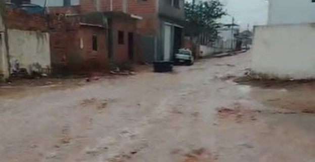 Tempo Agora | chuva alaga Tanhaçu enquanto Vitória da Conquista aguarda temporal previsto pelo INMET