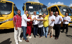 Educação Pública | Governo entrega 101 ônibus escolares rurais para reforçar transporte de estudantes na Bahia