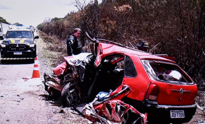Tragédia na BR-116 | pai e filho de 4 anos morrem após colisão envolvendo três carretas e carro em Vitória da Conquista