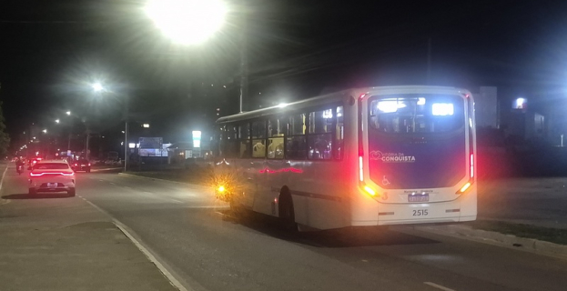 Flagrante na Avenida Olívia Flores | ação perigosa de jovem de patins em Vitória da Conquista