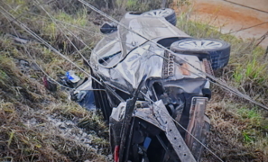 Resgate de Urgência | carro sai da pista e tomba deixando vítimas feridas em Vitória da Conquista