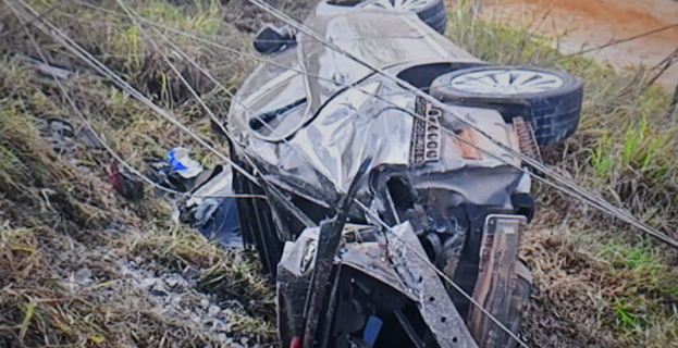 Resgate de Urgência | carro sai da pista e tomba deixando vítimas feridas em Vitória da Conquista