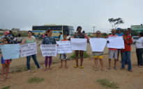 Política Conquistense: Em protestos por asfaltamento, manifestantes interditam a BA-262