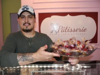 Fenômeno Nacional | “Morango do Amor” faz sucesso e lota confeitaria em Vitória da Conquista
