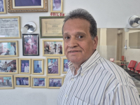 Destaque Conquistense | a trajetória de Messias Carvalho como baterista, cabeleireiro e doutor em Psicanálise
