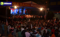 Eleições 2014: Com Otto, Wagner e Ideli Salvatti, praça lota para comício de Rui em Conqiusta