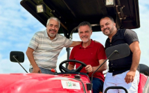 Fortalecimento no Jardim Valéria | Fabrício e Daniel Almeida entregam trator e anunciam obras em Vitória da Conquista