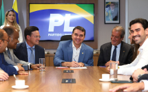 Eleições 2026 | Flávio Bolsonaro repete preferência de voto de Jair Bolsonaro, diz diretor da Quaest