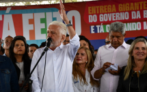 Eleições 2026 | em Vitória da Conquista,  Jaques Wagner discursa sobre sua força política: “tô firme e forte”