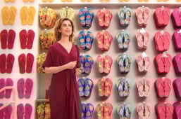 Destaque Nacional | campanha da Havaianas com Fernanda Torres leva chinelada de políticos e consumidores de direita