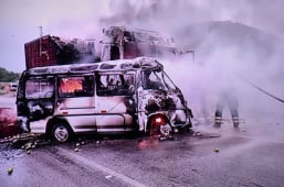 Tragédia na BA-262 | batida entre van e caminhão com duas mortes próximo a Vitória da Conquista