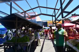 Dilema no Bairro Brasil | feirantes protestam contra o abandono das obras em Vitória da Conquista