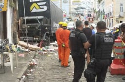 Susto no Pelourinho | Casa do Benin fecha as portas temporariamente após caminhão atingir o prédio