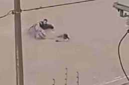 Avenida Caracas | carro é levado pela enxurrada com homem e mulher em Vitória da Conquista