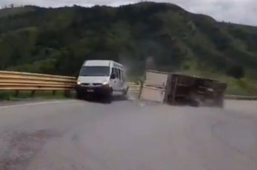 Acidente na Serra do Marçal | falha mecânica provoca colisão entre caminhão e van em Vitória da Conquista
