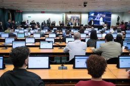 Congresso Nacional | CCJ aprova redução da maioridade penal para 16 anos após intenso debate