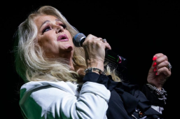 Comoção Internacioanl | morre Bonnie Tyler