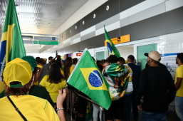Eleições 2026 | protesto de bolsonaristas chama Sheila Lemos de comunista em Vitória da Conquista
