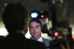 Investigação Policial | PF apura suspeita de fuga de Flávio Bolsonaro para os EUA via Argentina após derrota nas urnas